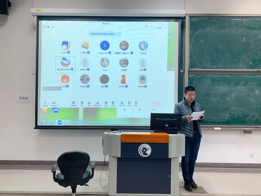 人在电视前玩游戏中度可信度描述已自动生成 人在电视前玩游戏中度可信度描述已自动生成